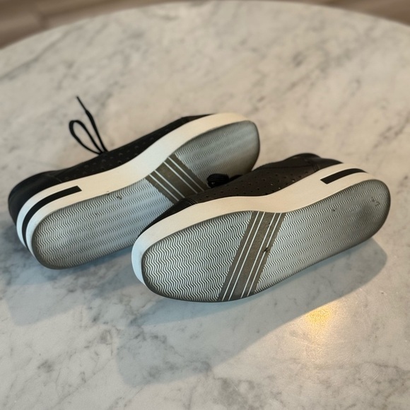 LINEA Paolo Kendra Black Platform Sneakers, Size 6.5 - Picture 4 of 5